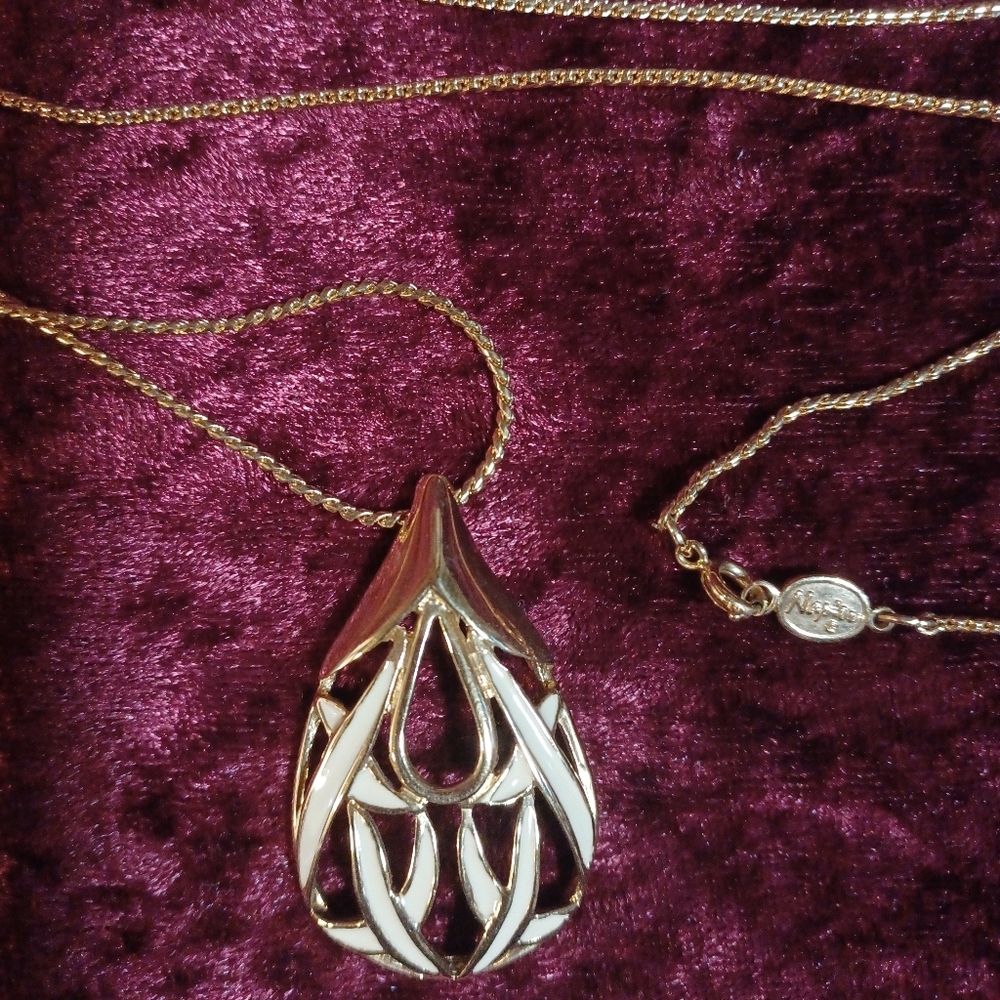 Napier Pendant w/Chain